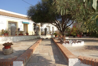 CASA PLANTA BAJA CON PARCELA EN CANTERAS