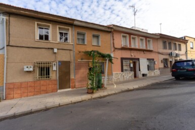 CASA A REFORMAR CON TERRAZA