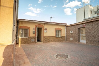 ¡Casa unifamiliar en Espinardo con amplios patios y todas las comodidades! 🏡