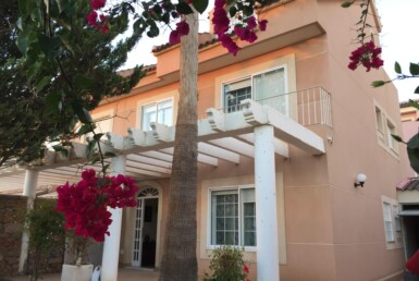 Chalet de 3 plantas en Bahía