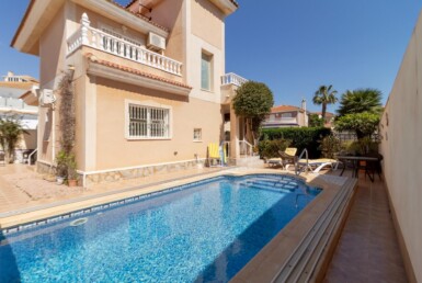 Espectacular chalet en Los Alcázares