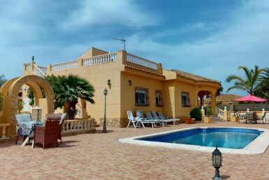 Villa con piscina y amplia parcela en Valle del Sol - Murcia