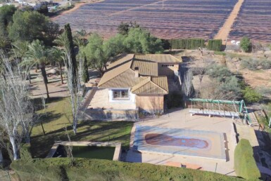 Un Refugio de Sueño en el Corazón de la Naturaleza: Tu Finca Independiente de Ensueño