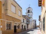 CASA de PUEBLO ORIENTADA a 2 CALLES en SAN FULGENCIO