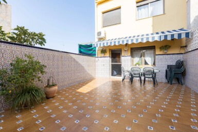 CASA TIPO ADOSADA EN EL CENTRO DE MOLINA DE SEGURA