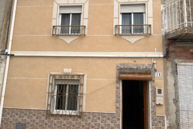 Encantadora casa para entrar a vivir con luminoso patio interior