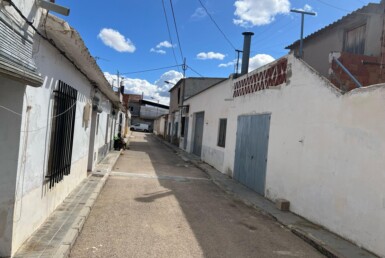 Encantadora casa para reformar con terreno y casa cueva en Barinas