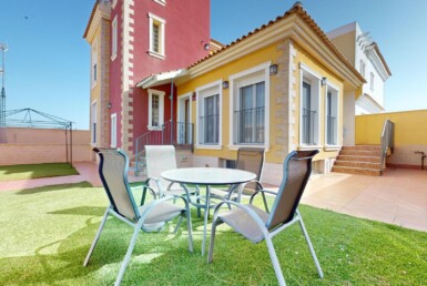 Espectacular vivienda independiente en Las Lomas del Rame, junto al campo de golf y con fácil acceso